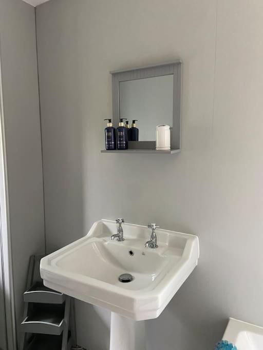 Award Winning Pet Friendly Paddock Cottage Whitby Dış mekan fotoğraf